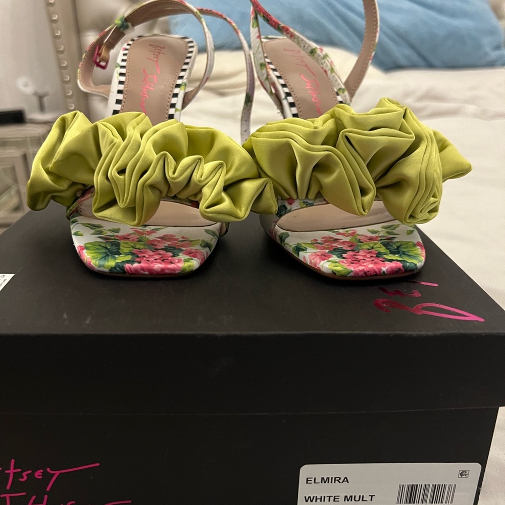 Betsey Johnson Floral Heels with Lime Ruffle - Picture 4 of 11